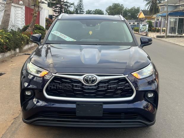 Toyota Highlander XLE 2022 Blue