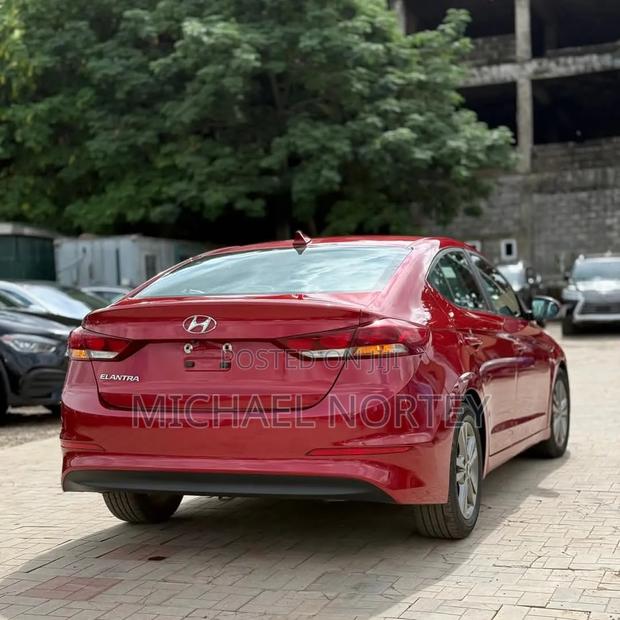 Hyundai Elantra Limited Sedan FWD (2.0L 4cyl 6A) 2017 Red
