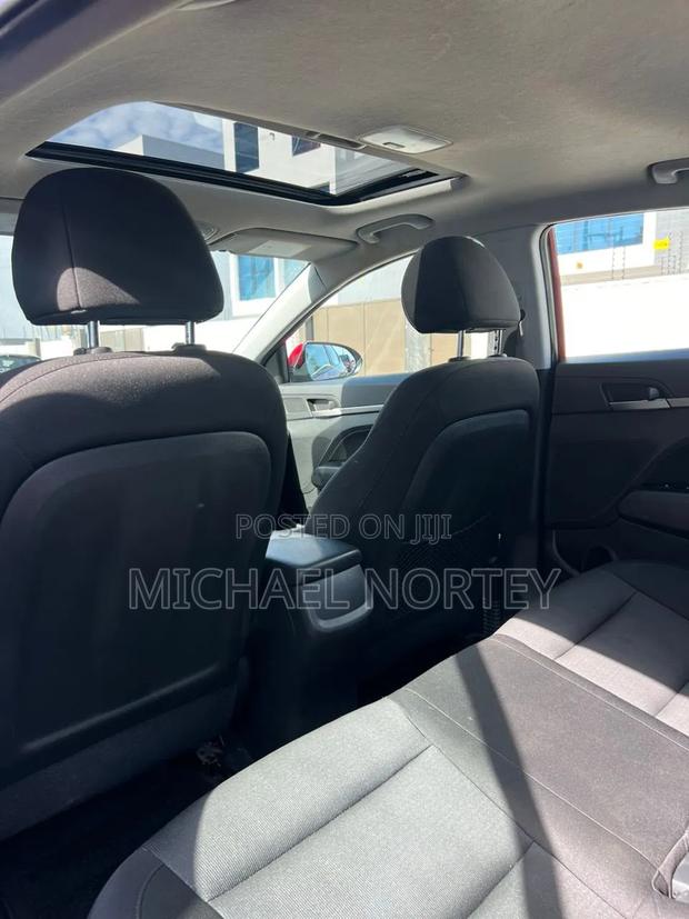 Hyundai Elantra Limited Sedan FWD (2.0L 4cyl 6A) 2017 Red