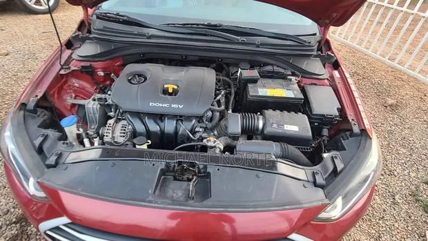 Hyundai Elantra Limited Sedan FWD (2.0L 4cyl 6A) 2017 Red