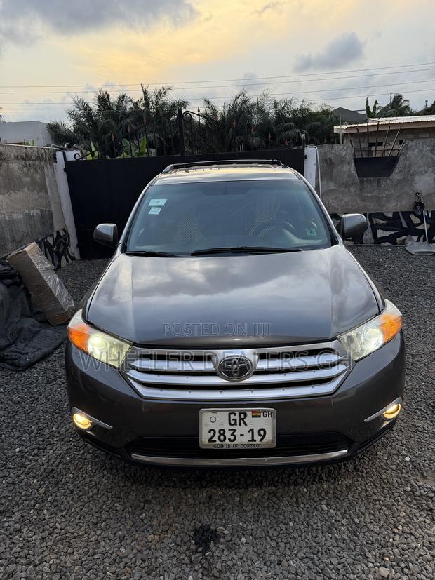 Toyota Highlander Limited 3.5l 4WD 2013 Gray