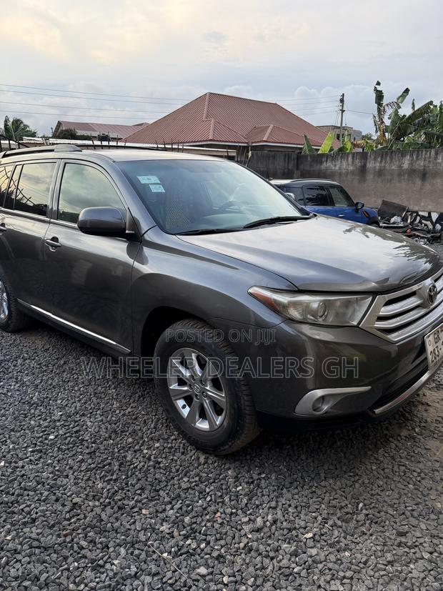 Toyota Highlander Limited 3.5l 4WD 2013 Gray