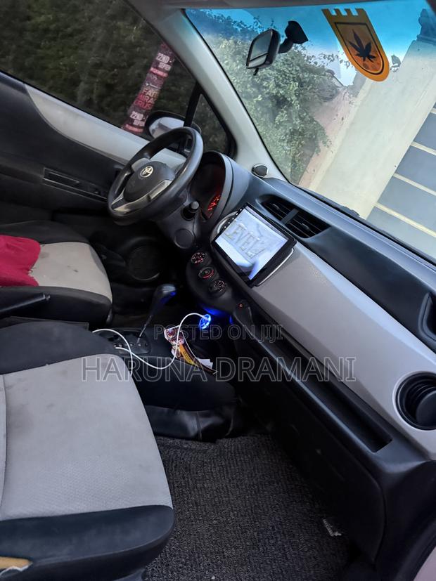Toyota Vitz 1.3 FWD 5dr 2013 Silver