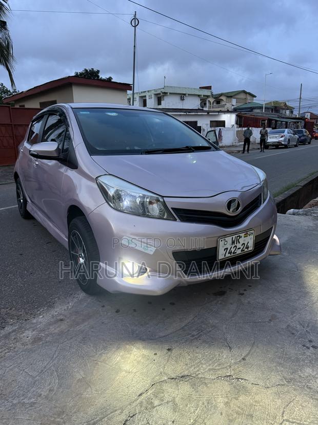 Toyota Vitz 1.3 FWD 5dr 2013 Silver