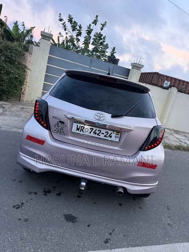 Toyota Vitz 1.3 FWD 5dr 2013 Silver