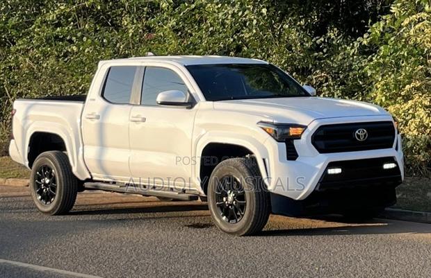 Toyota Tacoma 2025 White
