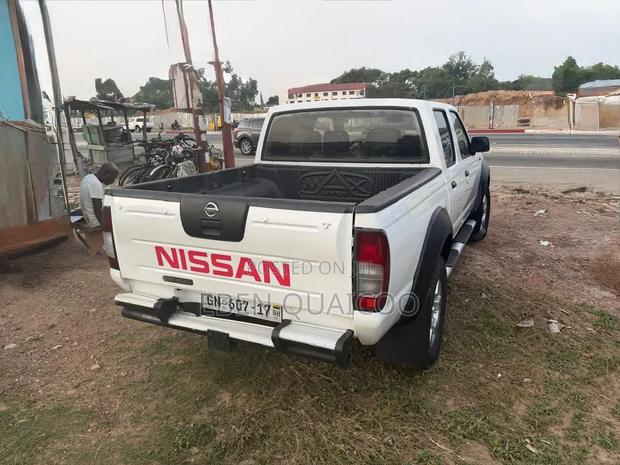 Nissan Pick-Up 2016 White