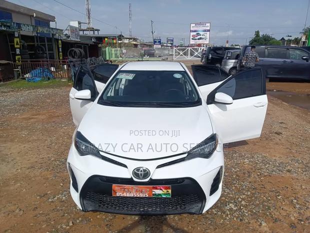Toyota Corolla 2018 White