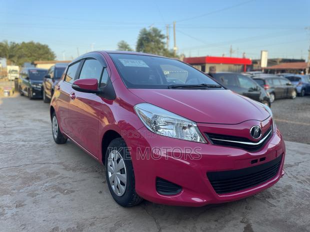 Toyota Vitz 2011 Pink