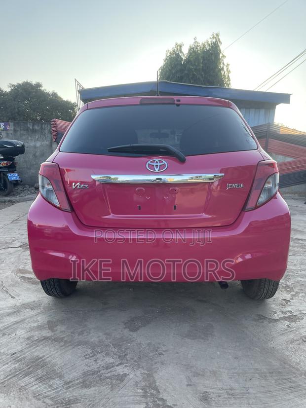 Toyota Vitz 2011 Pink