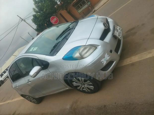 Toyota Vitz 2010 Gray