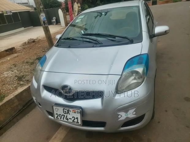 Toyota Vitz 2010 Gray