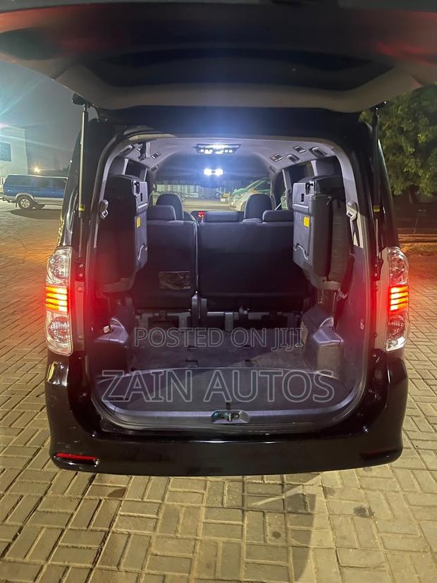 Toyota Voxy 2010 Black