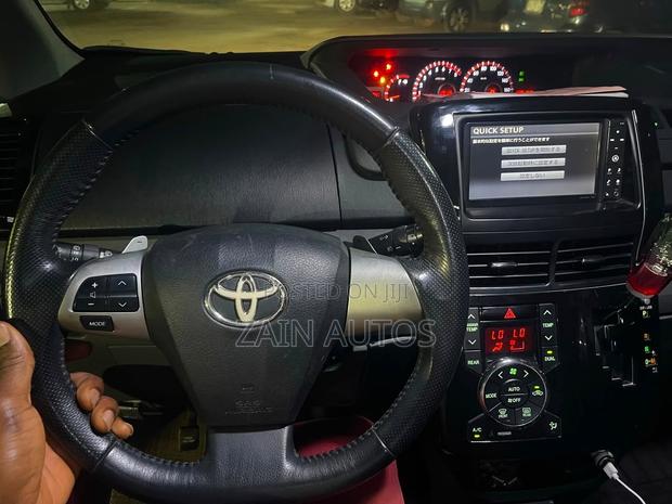 Toyota Voxy 2010 Black