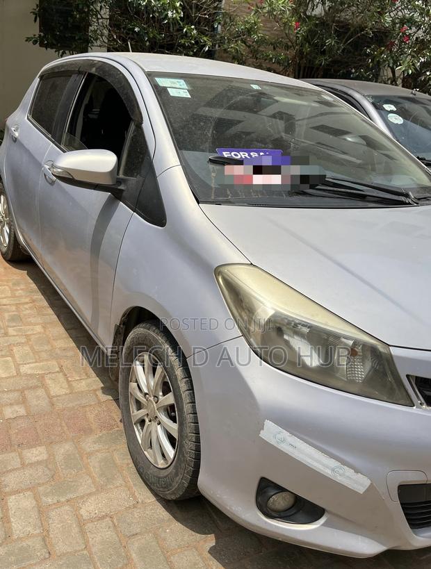 Toyota Vitz 1.3 FWD 5dr 2012 Ivory