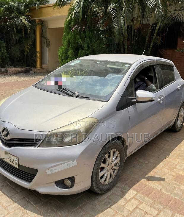 Toyota Vitz 1.3 FWD 5dr 2012 Ivory