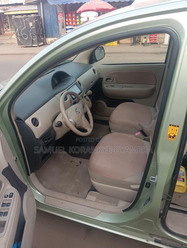 Toyota Sienta 2011 Green
