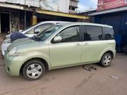 Toyota Sienta 2011 Green for sale