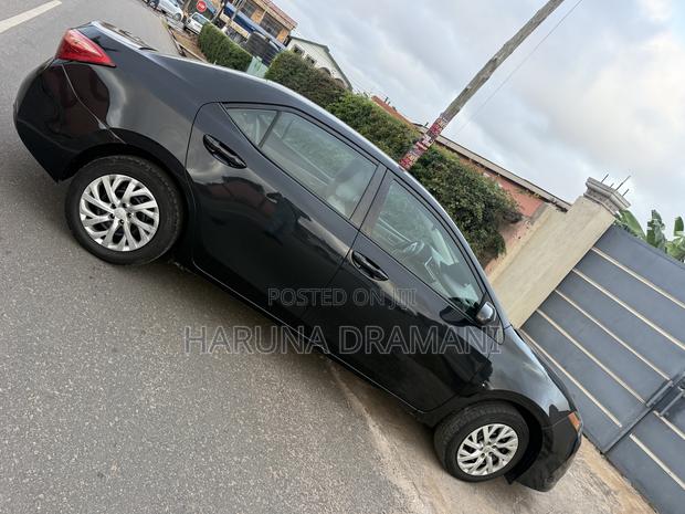 Toyota Corolla LE (1.8L 4cyl 2A) 2019 Black