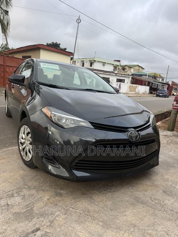 Toyota Corolla LE (1.8L 4cyl 2A) 2019 Black
