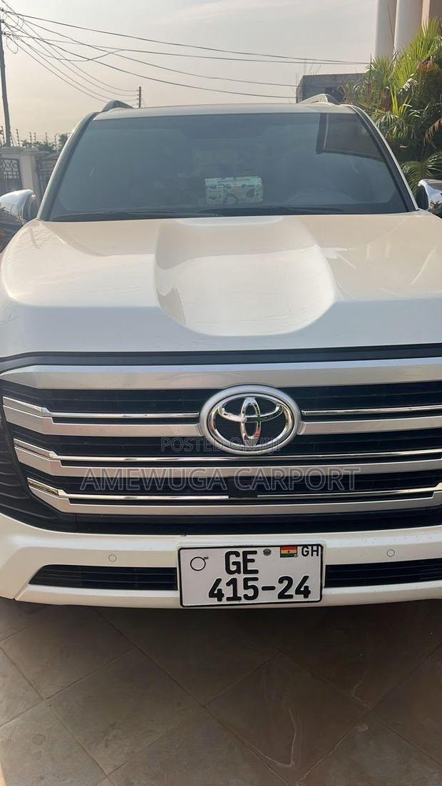 Toyota Land Cruiser LC300 2024 White