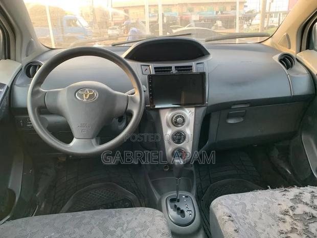 Toyota Vitz 2010 Gray
