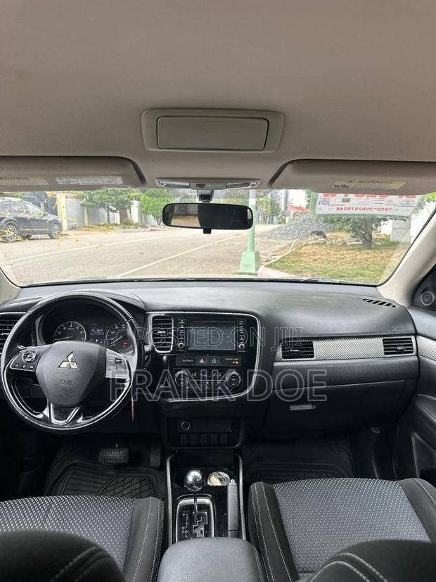 Mitsubishi Outlander 2017 Gray