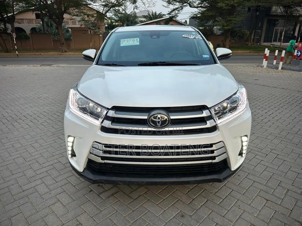 Toyota Highlander LE 4x2 (2.7L 4cyl 6A) 2018 White