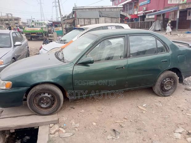 Toyota Corolla 2005 Green