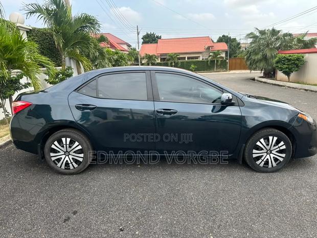 Toyota Corolla 2017 Black