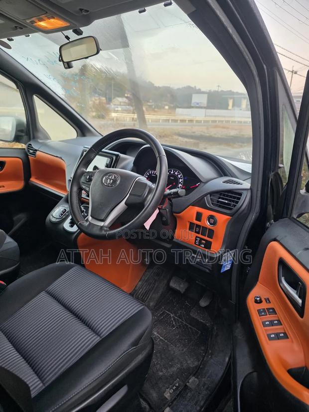 Toyota Voxy 2014 Black