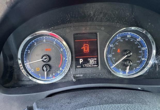 Toyota Corolla LE Eco (1.8L 4cyl 2A) 2018 Silver