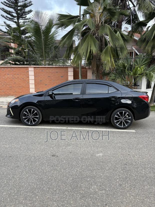 Toyota Corolla SE (1.8L 4cyl 2A) 2018 Black