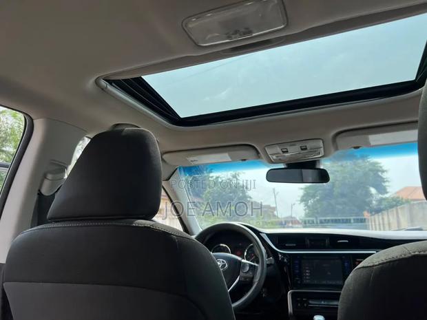 Toyota Corolla LE Eco (1.8L 4cyl 2A) 2018 Brown