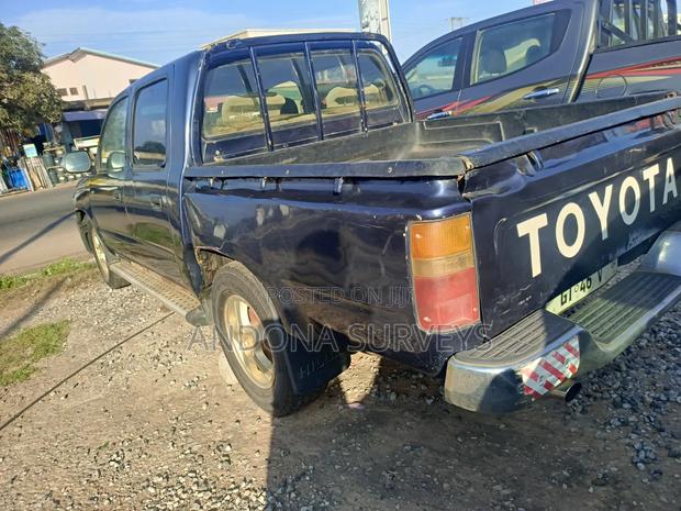 Toyota Hilux 2000 Blue