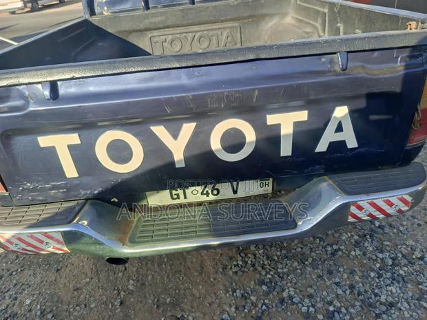 Toyota Hilux 2000 Blue