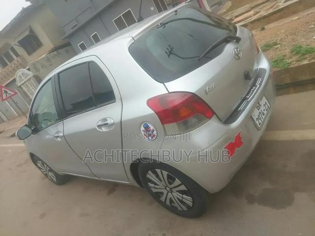 Toyota Vitz 2010 Gray