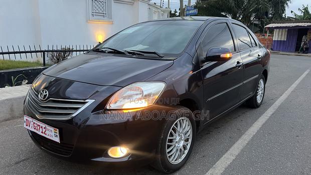 Toyota Yaris 2011 Black
