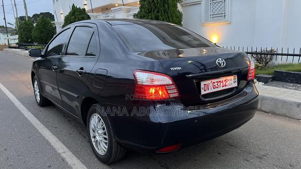 Toyota Yaris 2011 Black