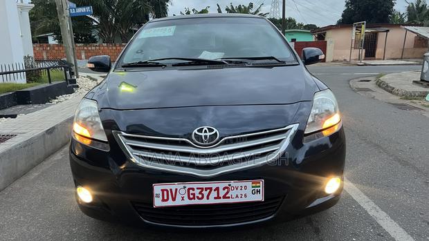 Toyota Yaris 2011 Black