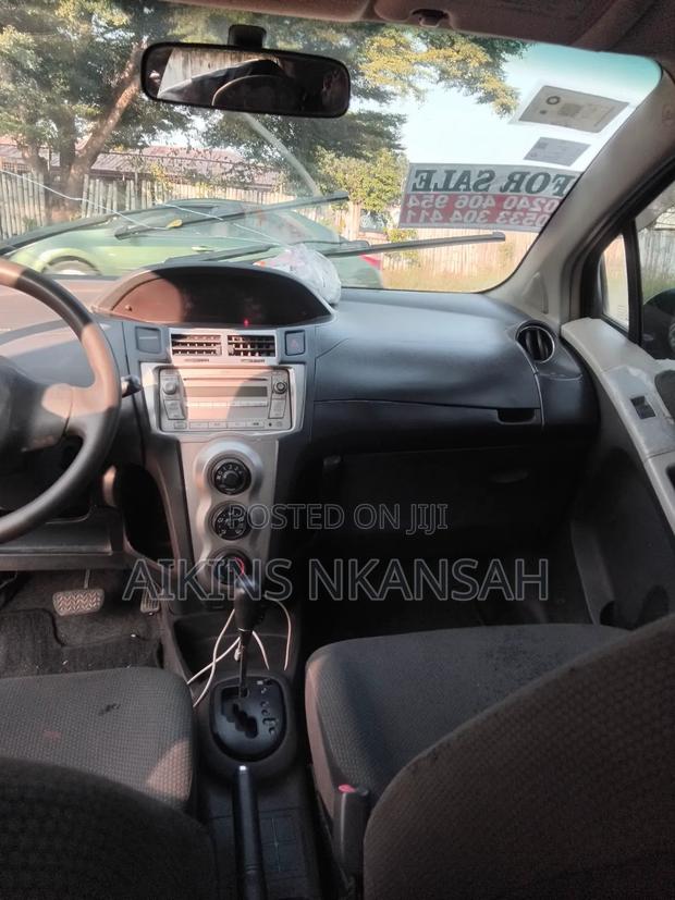 Toyota Vitz 2010 Black