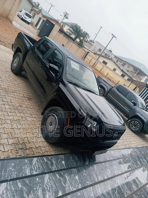 Nissan Frontier S 2024 Black