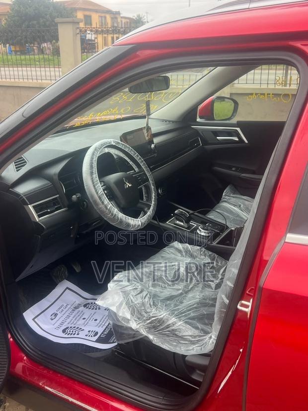 Mitsubishi Outlander SE 2022 Red