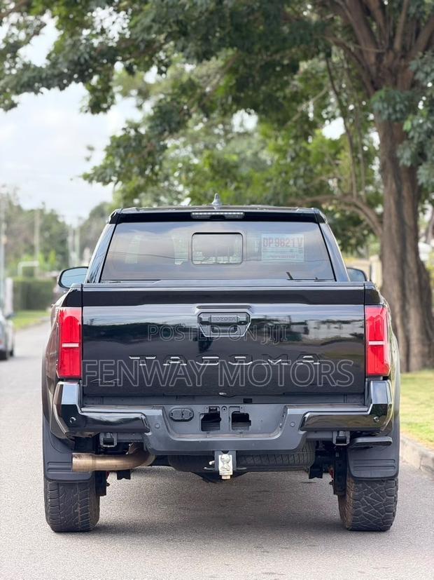Toyota Tacoma SR5 Double Cab 6' Bed AT 2024 Black
