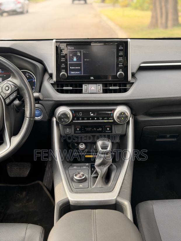 Toyota RAV4 XLE Premium 2022 Silver