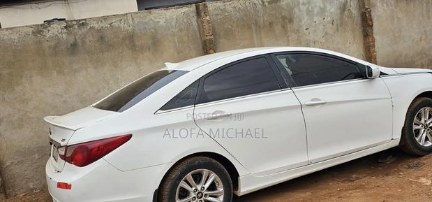 Hyundai Sonata Limited 2.0T Sedan (2.0L 4cyl 6A) 2012 White