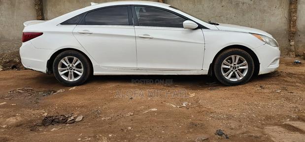 Hyundai Sonata Limited 2.0T Sedan (2.0L 4cyl 6A) 2012 White