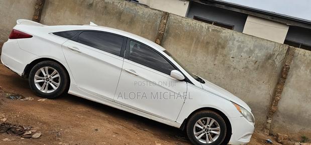 Hyundai Sonata Limited 2.0T Sedan (2.0L 4cyl 6A) 2012 White