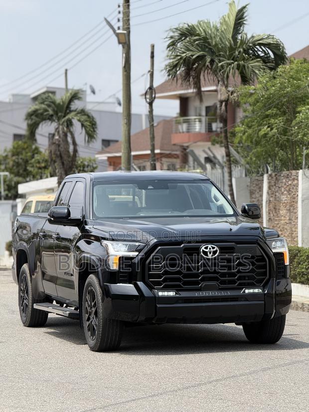 Toyota Tundra SR5 CrewMax 5.5' Bed 2023 Black