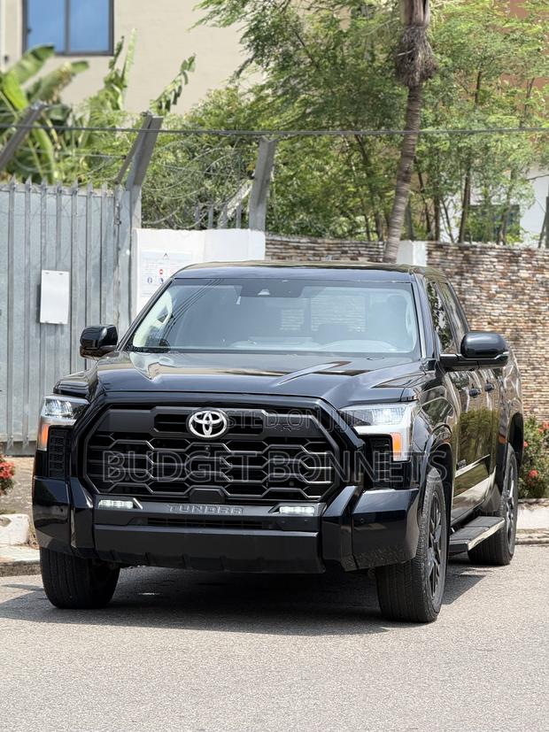 Toyota Tundra SR5 CrewMax 5.5' Bed 2023 Black